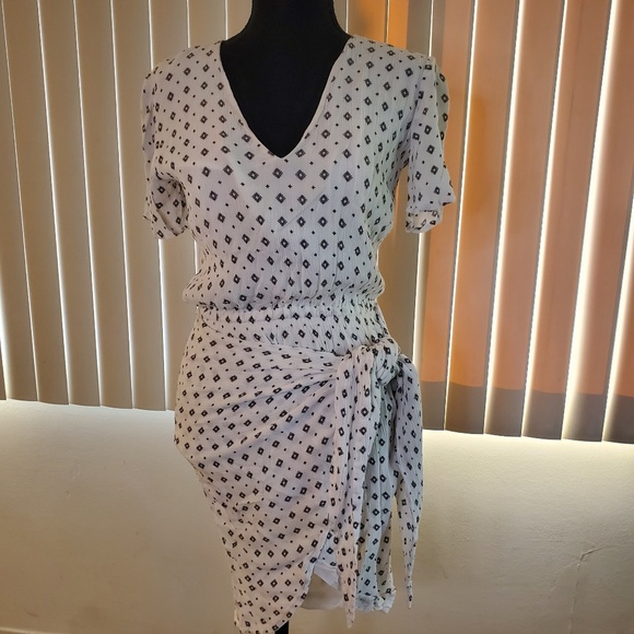 Shine in Style with this Chic Printed Dress! - Picture 1 of 3